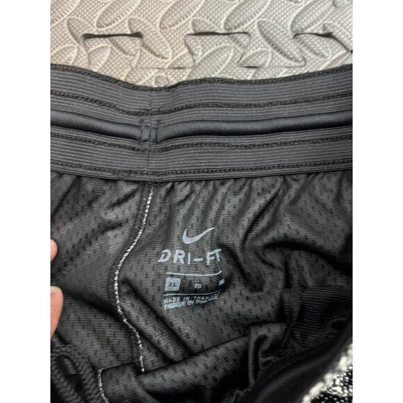 NWT Mens Nike Kyrie Dri-Fit Elite Basketball Shorts Gray Duke University Size XL - Picture 3 of 10